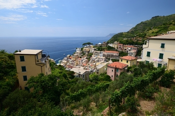 2018_06_17_Cinque-Terre_Riomaggiore_002_D610--10-24__CNX-D