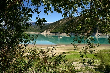 2017_08_10_Espagne__Barrage_du_lac_de_Mediano_008_D610--10-24__CNX-D