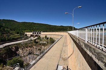 2017_08_10_Espagne__Barrage_du_lac_de_Mediano_030_D610--10-24__CNX-D