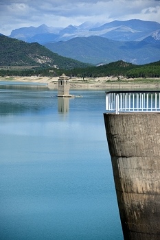 2017_08_10_Espagne__Barrage_du_lac_de_Mediano_036_D610--28-300__CNX-D