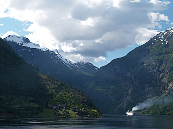 2008_06_14_Hellesylt_A_Geiranger_395_N_O_70__CNX-D