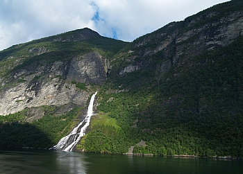 2008_06_14_Hellesylt_A_Geiranger_477_N_R_70__CNX-D