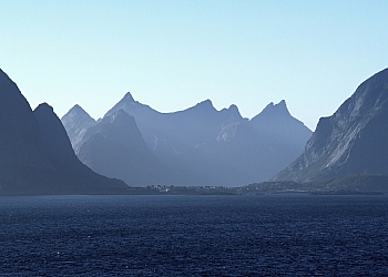 2008_06_16_B_Gravdal_(Iles_Lofoten)_819_N_E_p35_m80_m40_S70_R_50__CNX-D