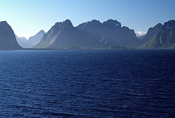 2008_06_16_B_Gravdal_(Iles_Lofoten)_824_N_E_p35_m70_m50_S80_R_50__CNX-D