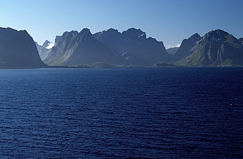 2008_06_16_B_Gravdal_(Iles_Lofoten)_827_N_E_p35_m60_m50_S80_R_50__CNX-D